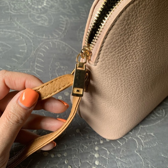 Cross Body Bag - Picture 3 of 4